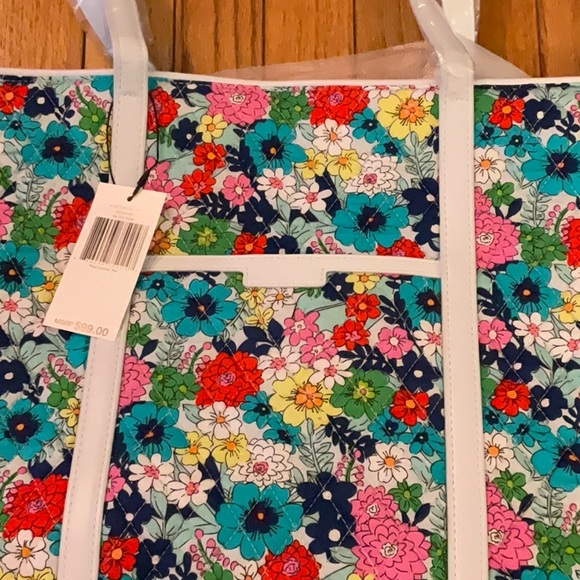 Vera Bradley small trimmed Vera with matching wallet. - Picture 3 of 8